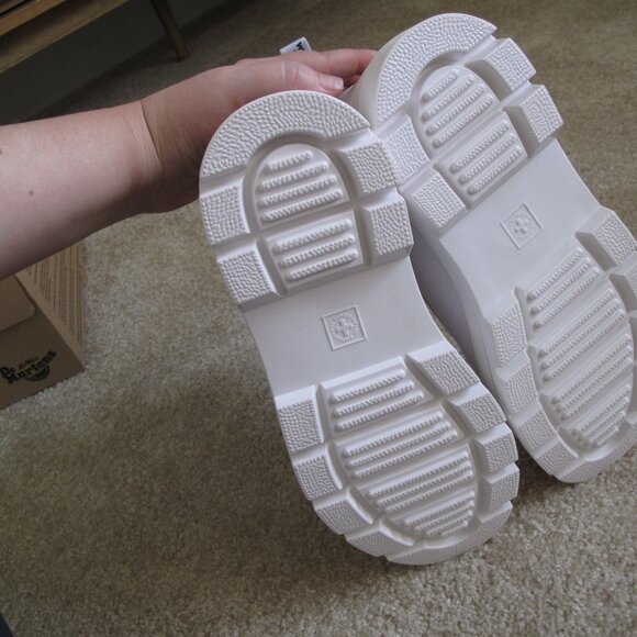 DR. MARTENS Combs White Boots NWT - Picture 7 of 11